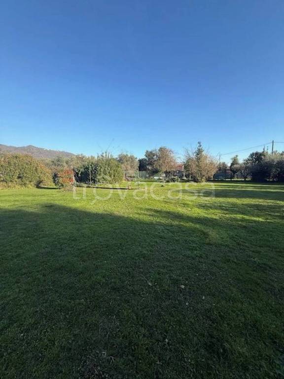 casa indipendente in vendita a Carrara in zona Avenza