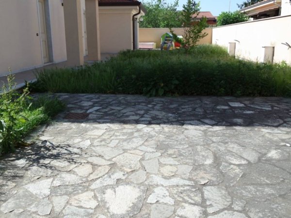 casa indipendente in vendita a Carrara in zona Marina di Carrara