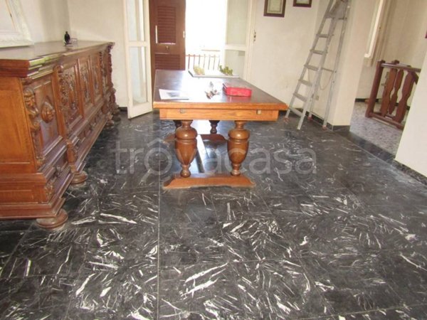 casa indipendente in vendita a Carrara in zona Bonascola