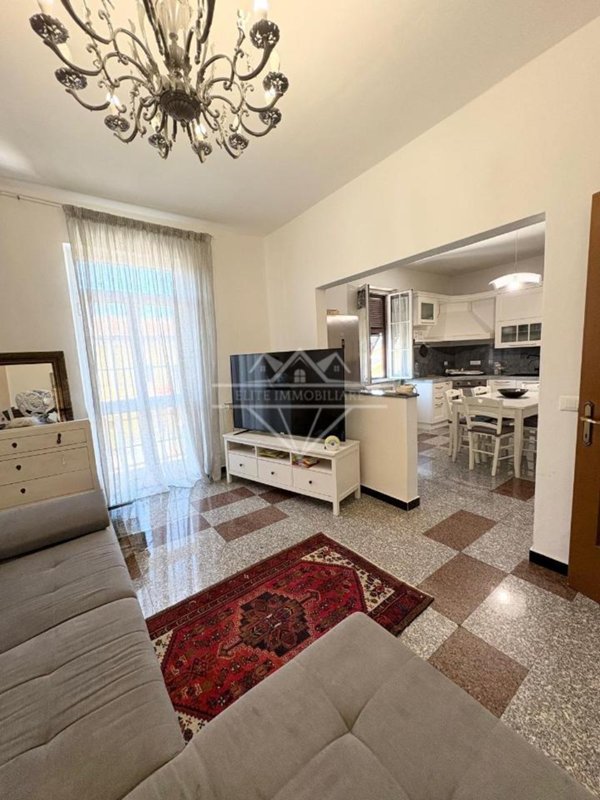 casa semindipendente in vendita a Carrara in zona Avenza