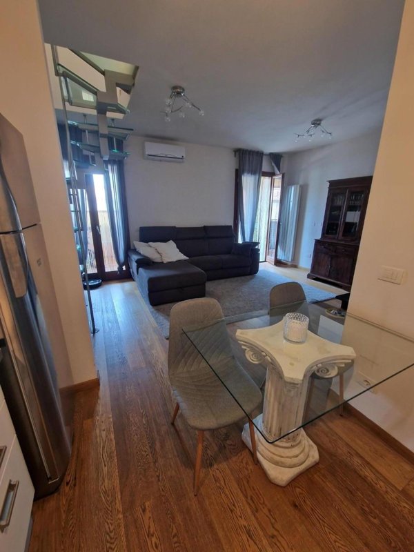 appartamento in vendita a Carrara in zona Avenza