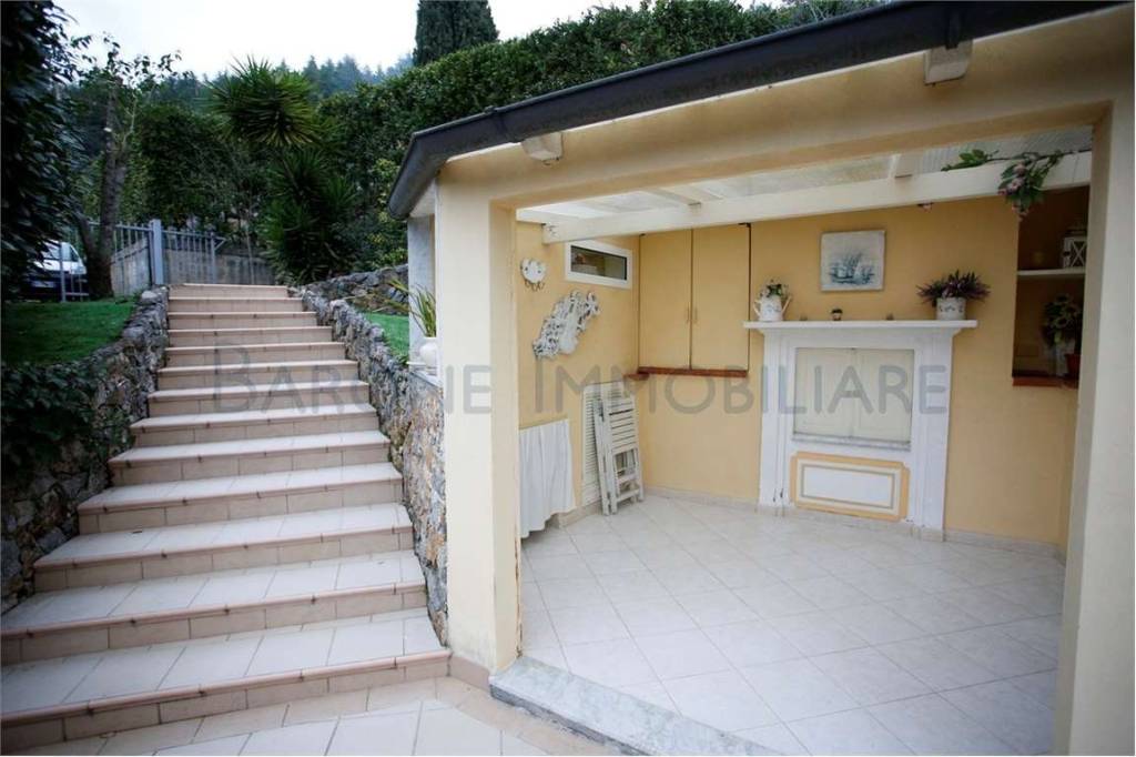 casa indipendente in vendita a Carrara