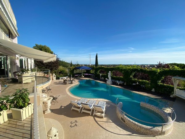 casa indipendente in vendita a Carrara