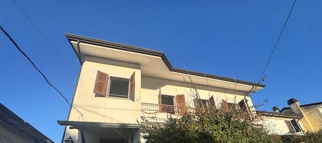 casa indipendente in vendita a Carrara in zona Bonascola