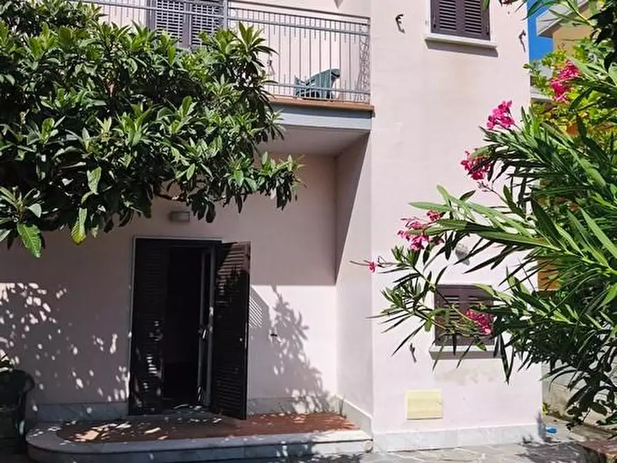 casa indipendente in vendita a Carrara in zona Marina di Carrara