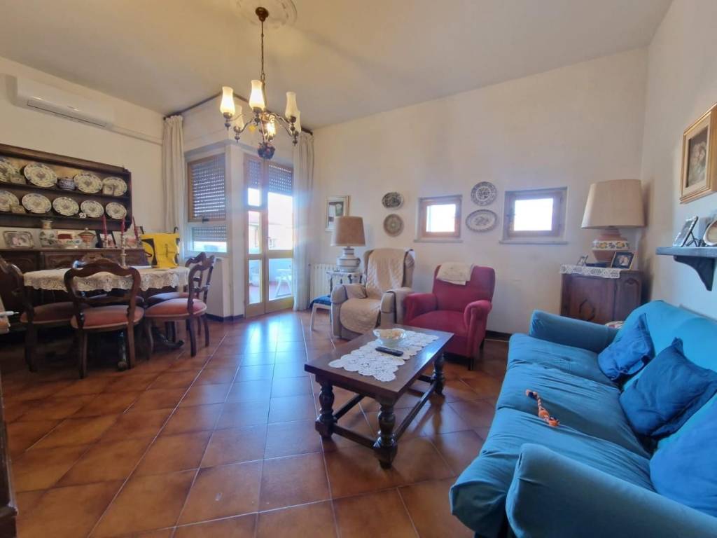 appartamento in vendita a Carrara in zona Marina di Carrara