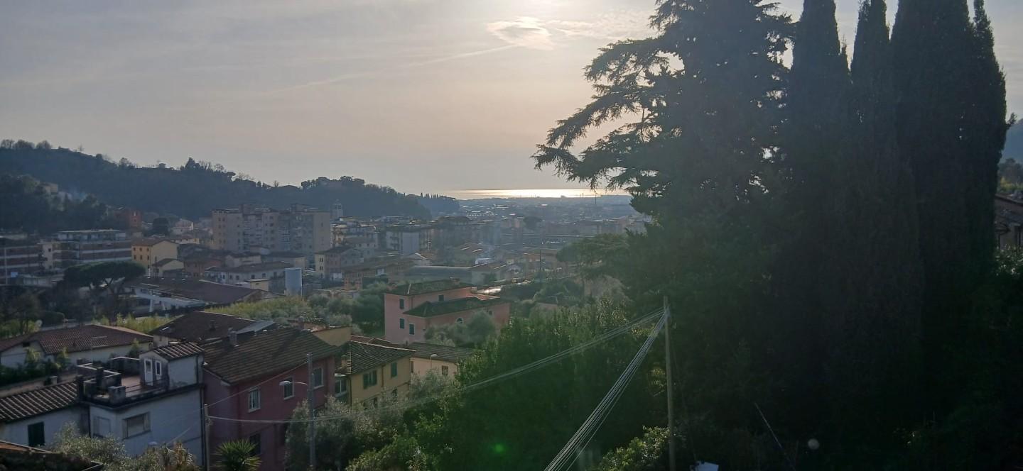 appartamento in vendita a Carrara in zona Centro Città