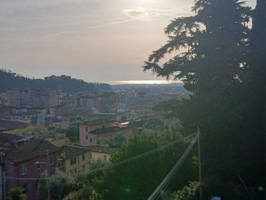 appartamento in vendita a Carrara in zona Centro Città