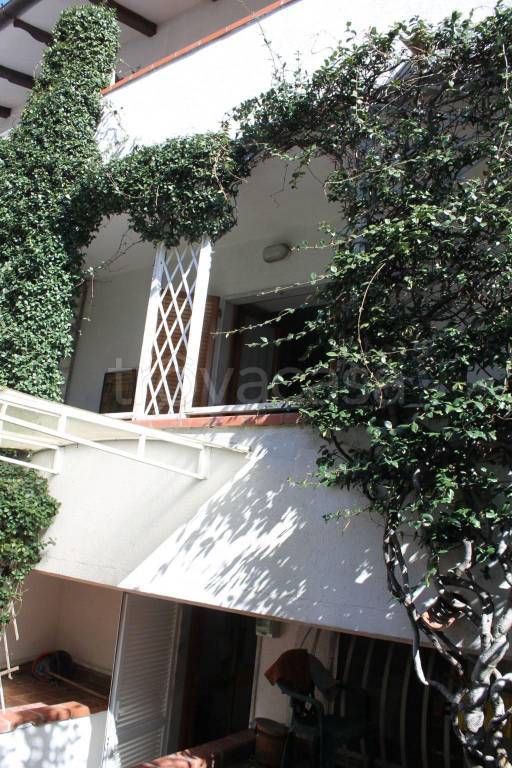 casa indipendente in vendita a Carrara in zona Avenza