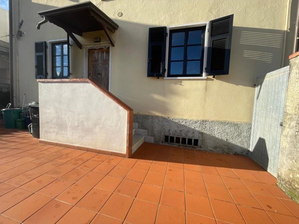 casa indipendente in vendita a Carrara in zona Bonascola