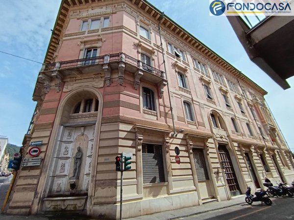 appartamento in vendita a Carrara in zona Centro Città