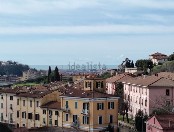 appartamento in vendita a Carrara in zona Nazzano