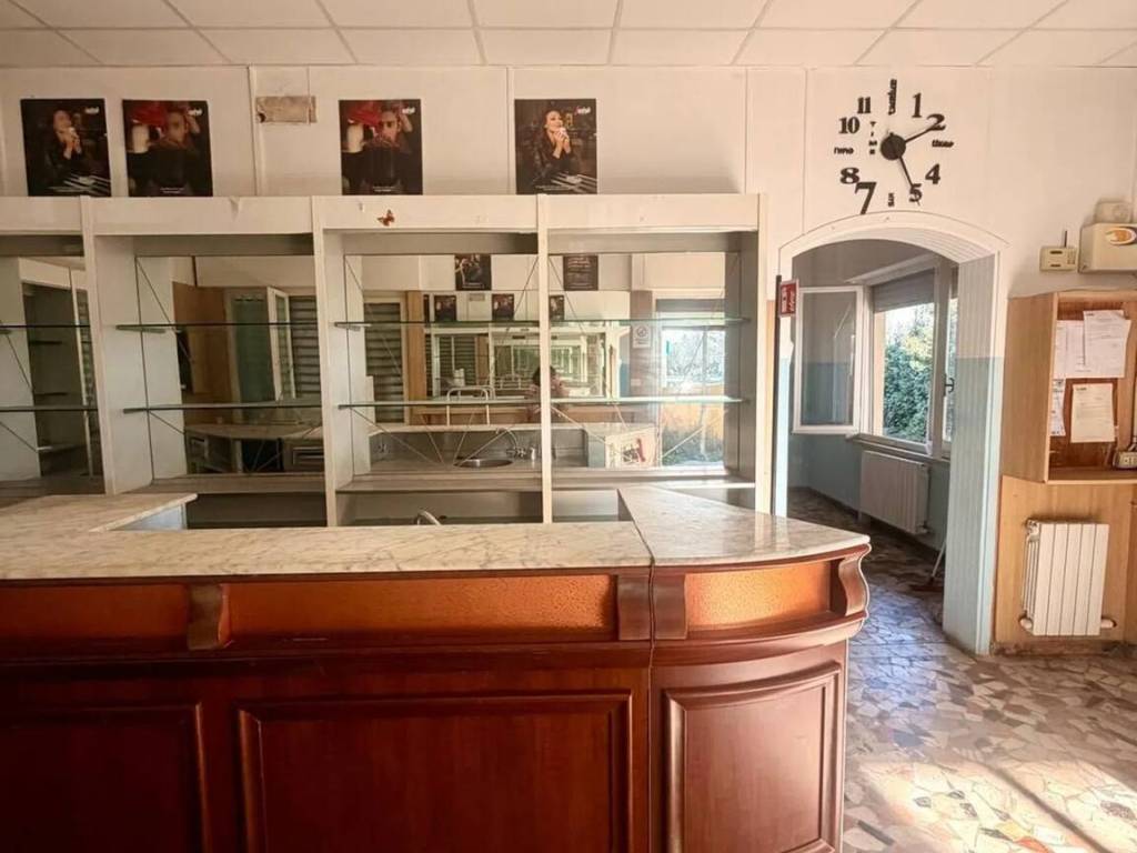 negozio in vendita a Carrara in zona Fossone