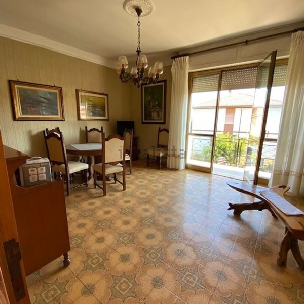 casa indipendente in vendita a Carrara