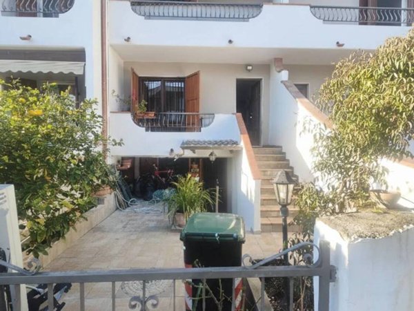 casa indipendente in vendita a Carrara in zona Avenza