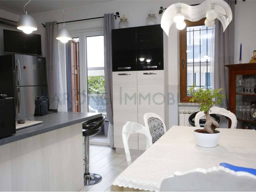 casa indipendente in vendita a Carrara in zona Avenza