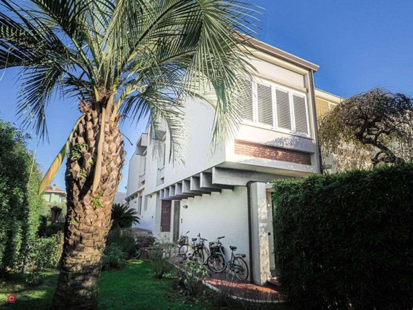 casa indipendente in vendita a Carrara in zona Marina di Carrara