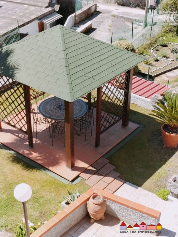 casa indipendente in vendita a Carrara