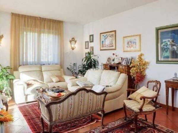 casa indipendente in vendita a Carrara