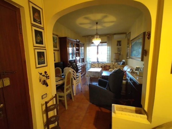 appartamento in vendita a Carrara in zona Marina di Carrara