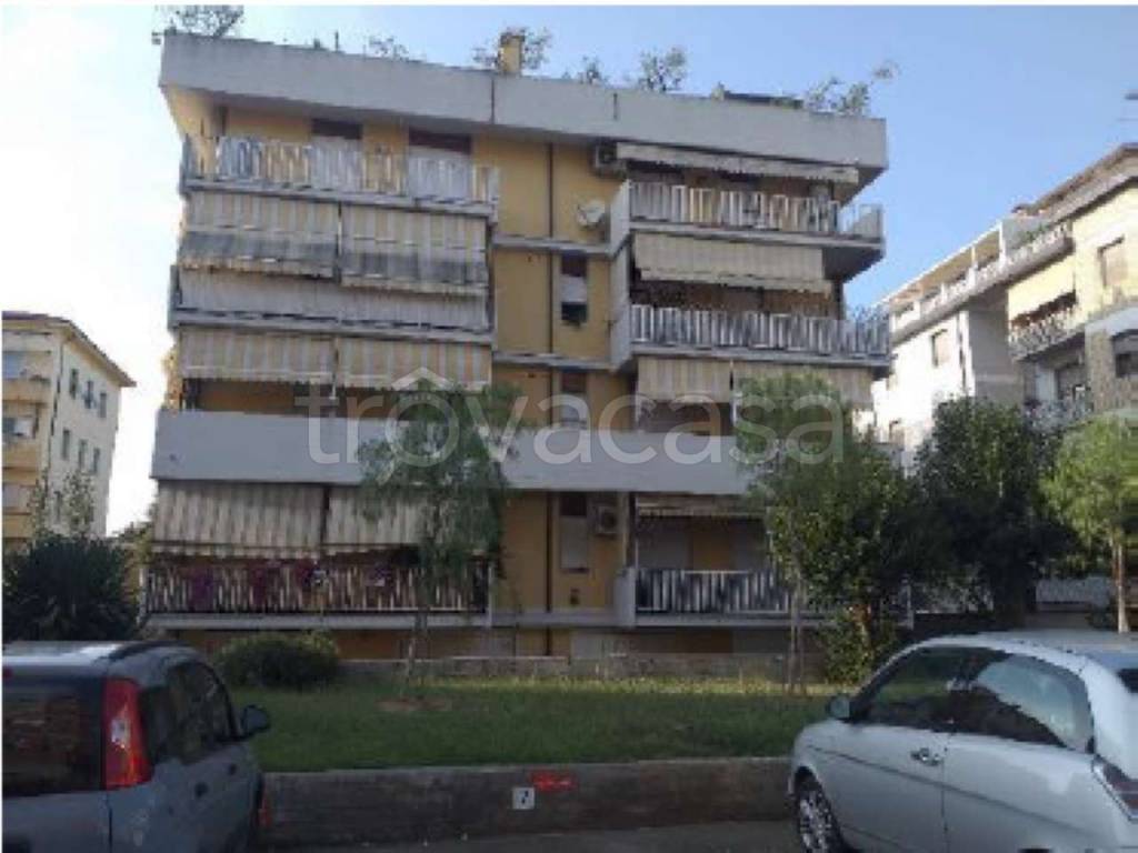 ufficio in vendita a Carrara in zona Avenza