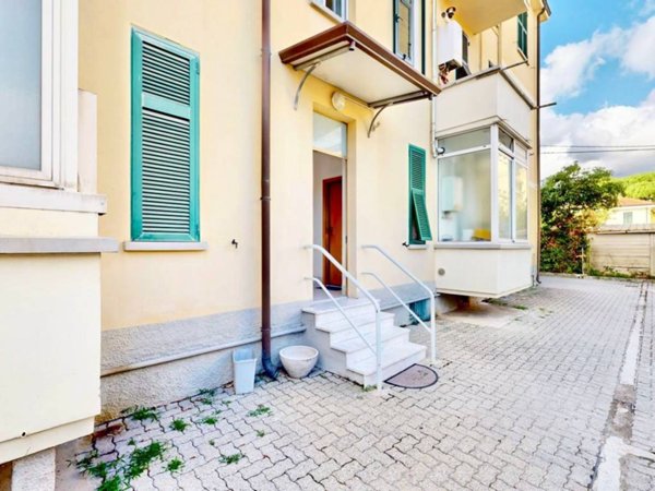 appartamento in vendita a Carrara in zona Stadio