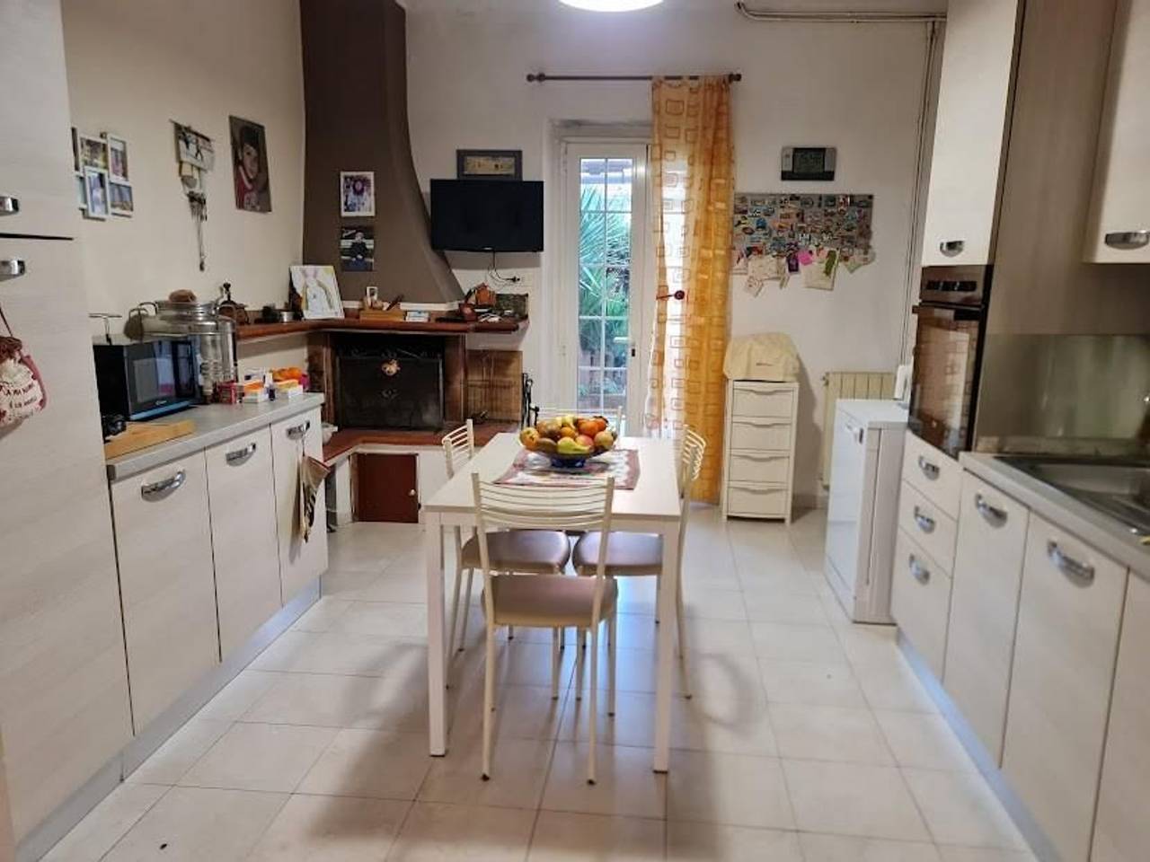 casa indipendente in vendita a Carrara in zona Marina di Carrara