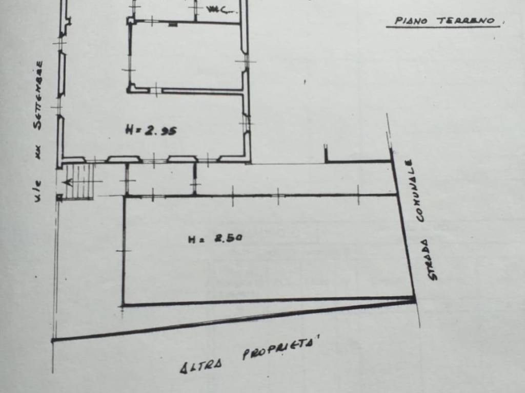 locale commerciale in vendita a Carrara in zona Avenza
