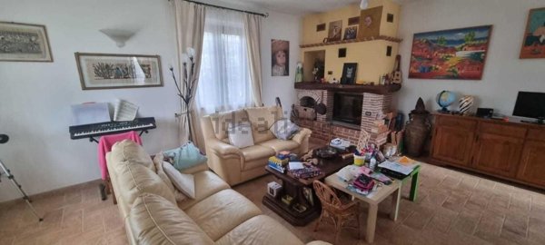 casa indipendente in vendita a Carrara in zona Marina di Carrara