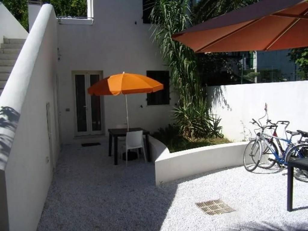 casa indipendente in vendita a Carrara in zona Marina di Carrara