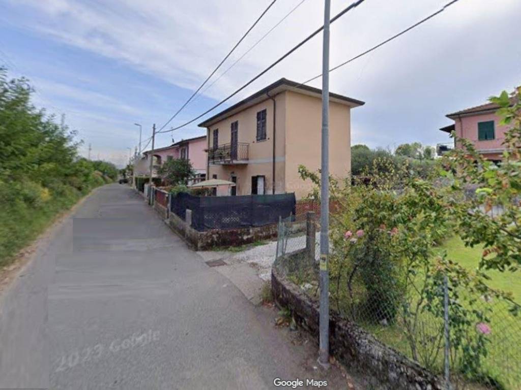 casa indipendente in vendita a Carrara in zona Battilana