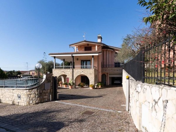 casa indipendente in vendita a Carrara in zona Fossone