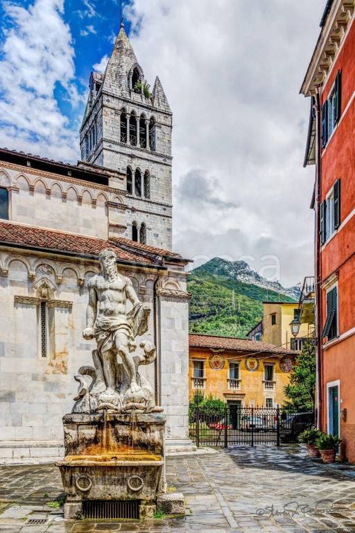 appartamento in vendita a Carrara in zona Centro Città