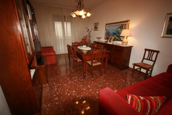 appartamento in vendita a Carrara in zona Marina di Carrara