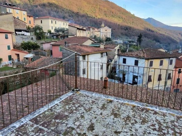 appartamento in vendita a Carrara in zona Gragnana