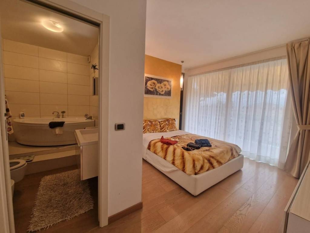 casa indipendente in vendita a Carrara in zona Marasio