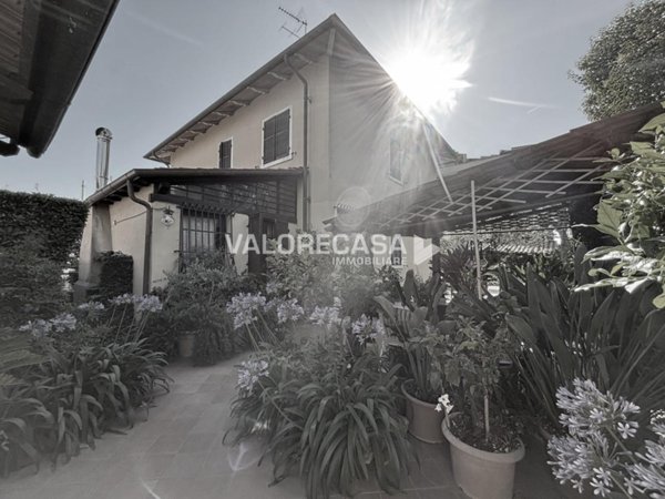 casa indipendente in vendita a Carrara in zona Marina di Carrara