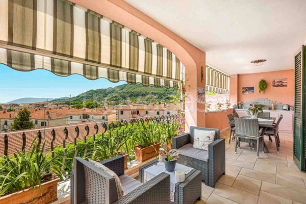 casa indipendente in vendita a Carrara