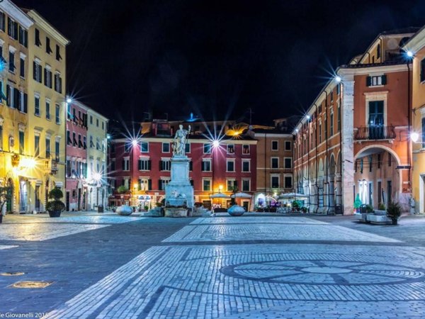 appartamento in vendita a Carrara in zona Centro Città