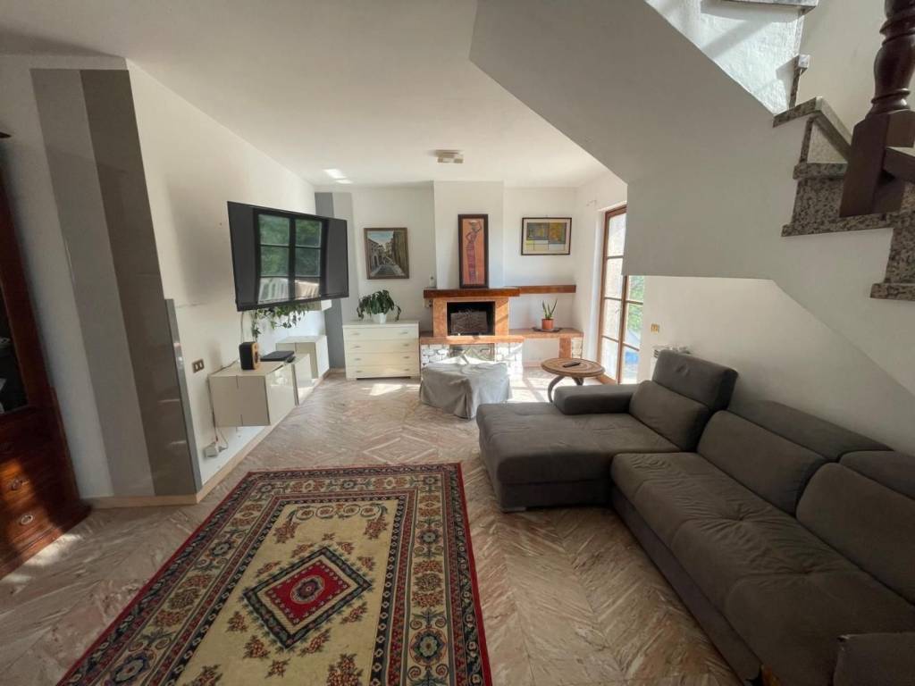 casa indipendente in vendita a Carrara in zona Fossone