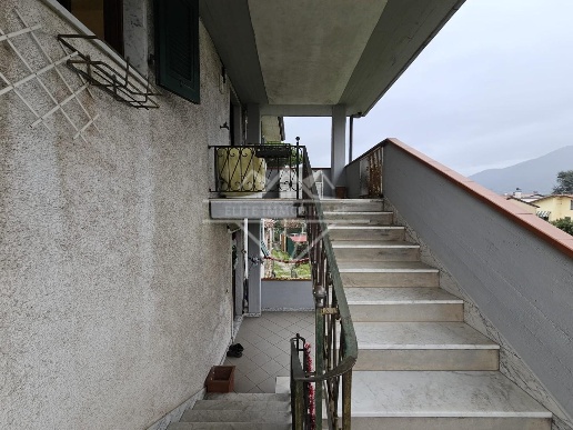 appartamento in vendita a Carrara in zona Avenza