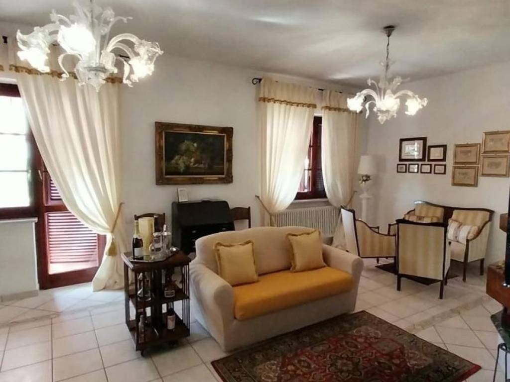 casa indipendente in vendita a Carrara in zona Monteverde