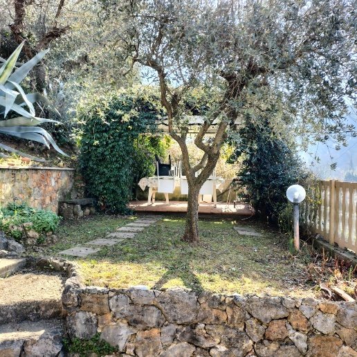 casa indipendente in vendita a Carrara in zona Centro Città