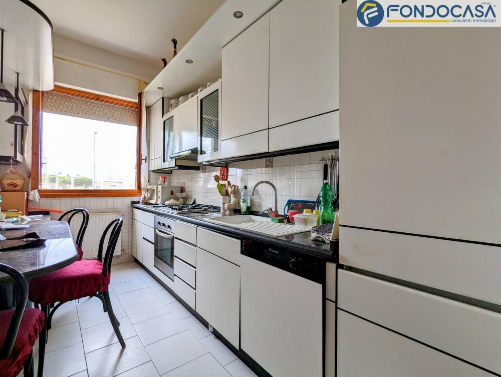 appartamento in vendita a Carrara in zona Avenza