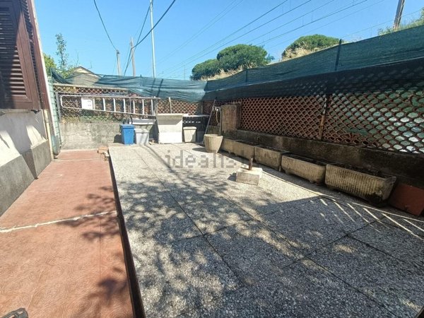 casa indipendente in vendita a Carrara in zona Battilana