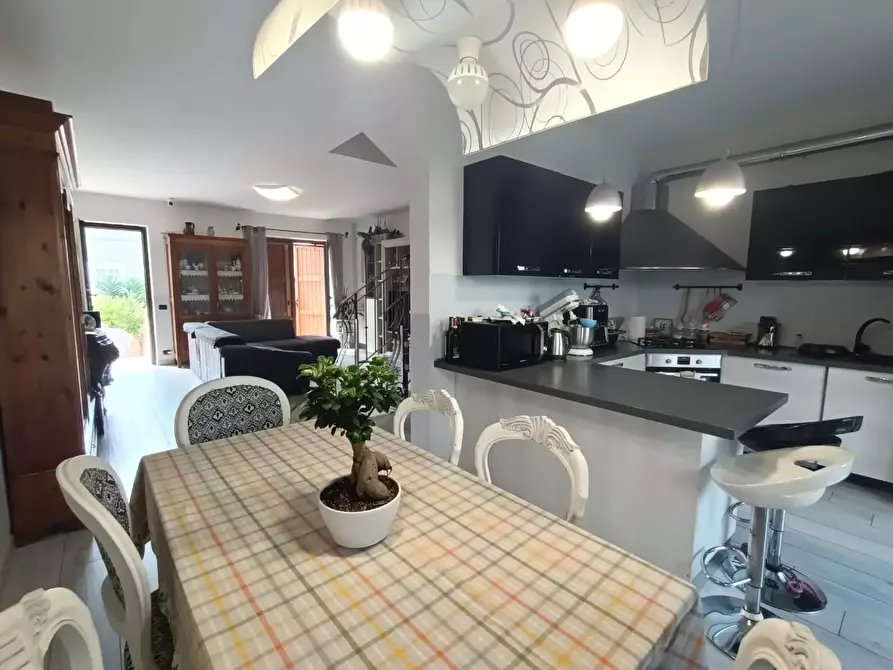 casa indipendente in vendita a Carrara in zona Avenza