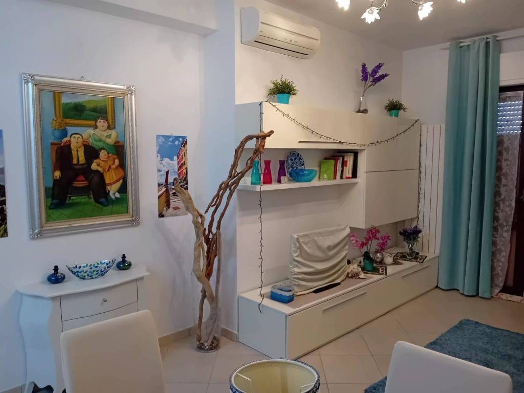 appartamento in vendita a Carrara in zona Marina di Carrara