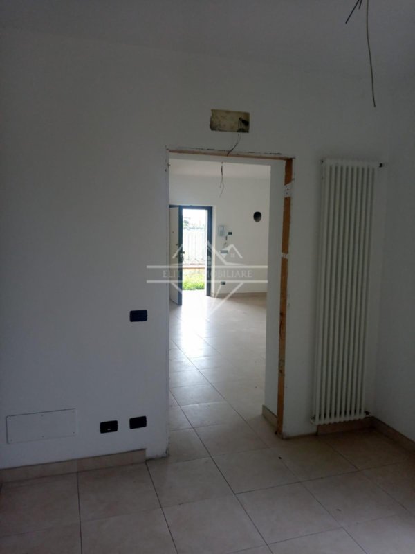 casa indipendente in vendita a Carrara in zona Avenza