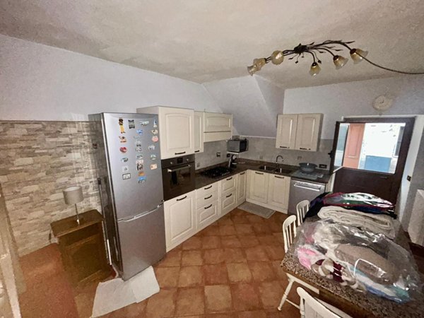 casa indipendente in vendita a Carrara in zona Torano