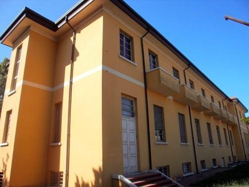 locale commerciale in vendita a Carrara in zona Stadio